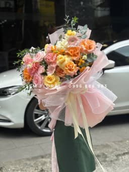 Góc 1 của Sắc đào bên hồng — Hoa hồng sắc đào, vàng ấm và hồng được phối cùng những cánh hoa sáng màu